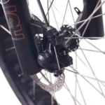 Schaltung der Marke Tektro eines NCM Aspen Fatbikes – Detailaufnahme